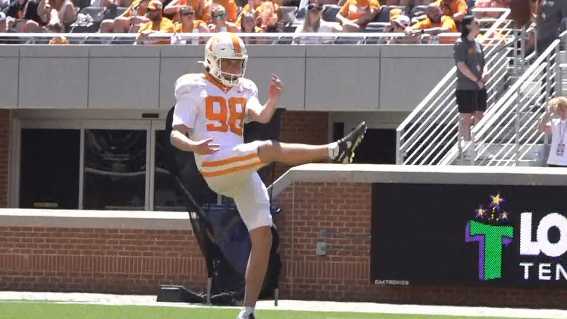 ‘I told you he was going to be a damn weapon’ | Vols’ special teams coordinator Mike Ekeler sounds off about punter Jackson Ross [Video]