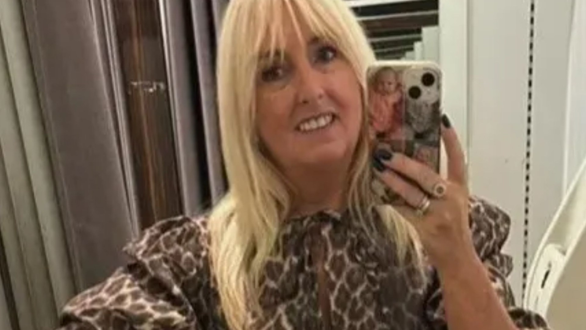 ‘Fab’ cry Dunnes Stores shoppers as fashionista shows off two stunning new 35 Savida dresses and fans pick ‘winner’ [Video]