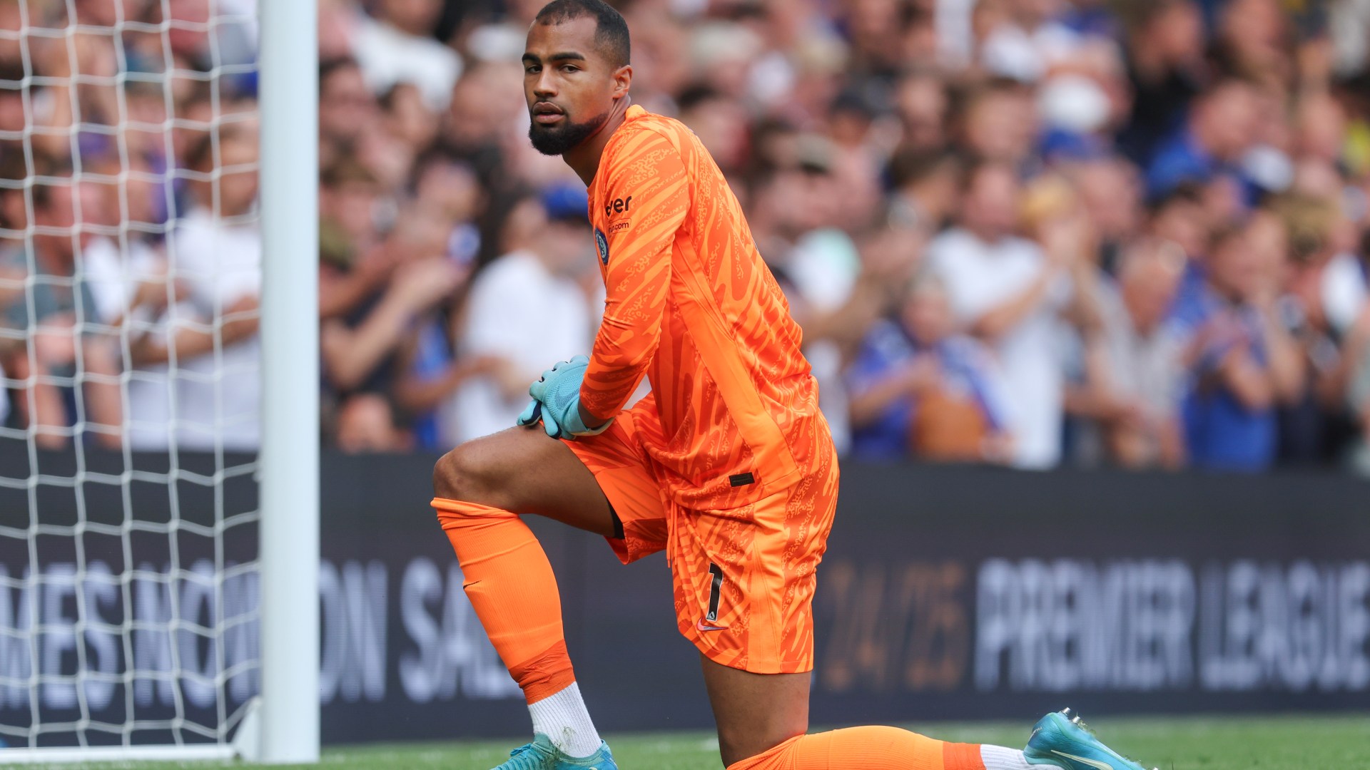 Chelsea fans slam ‘weak wrists’ Robert Sanchez as ‘Kepa regen’ after keeper’s howler against Man City [Video]