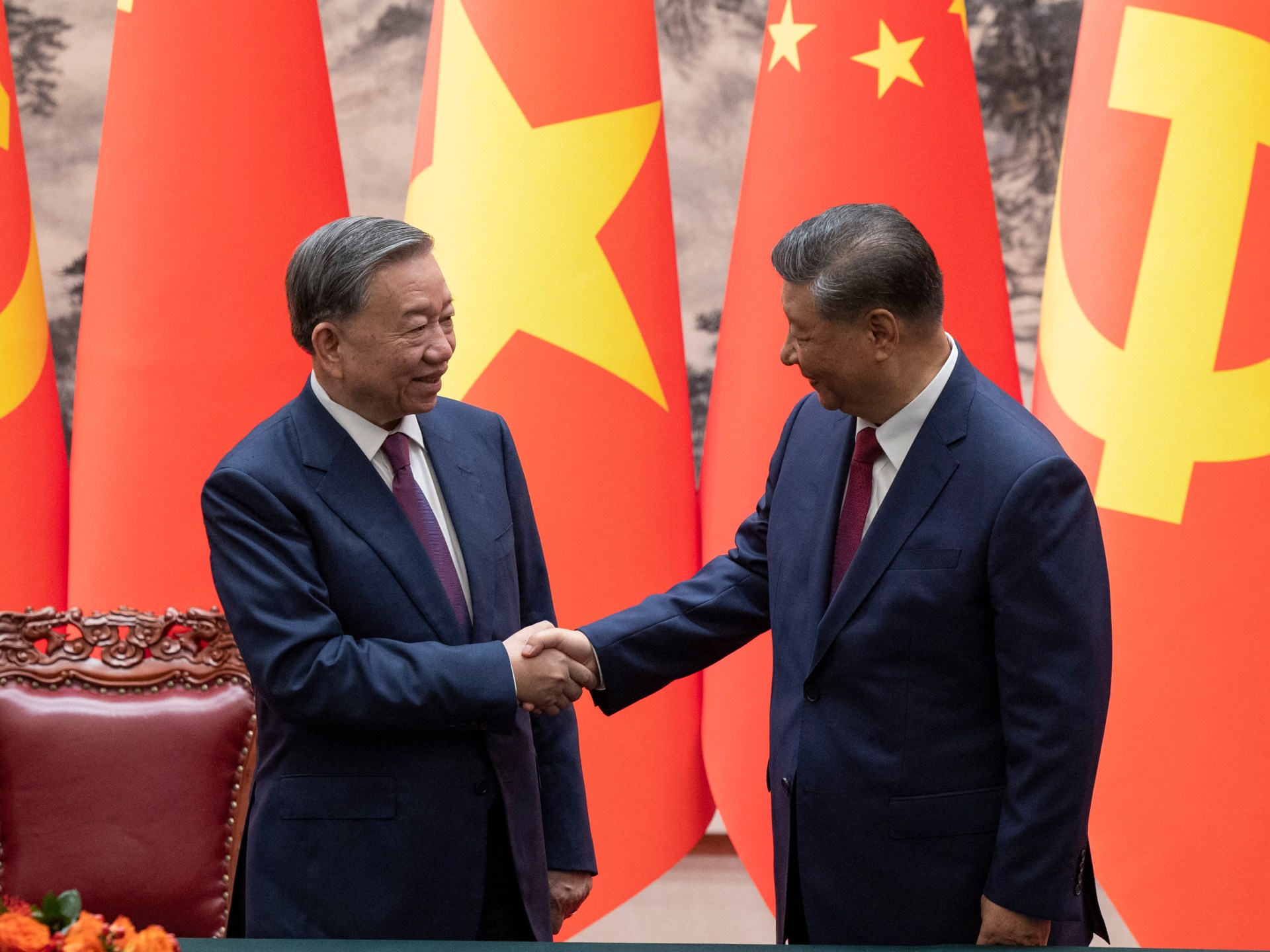 Chinas Xi holds talks with Vietnams new leader in Beijing | Politics News [Video]