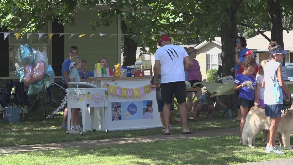 An 8-year-old girl battling cancer receives support from friends [Video]