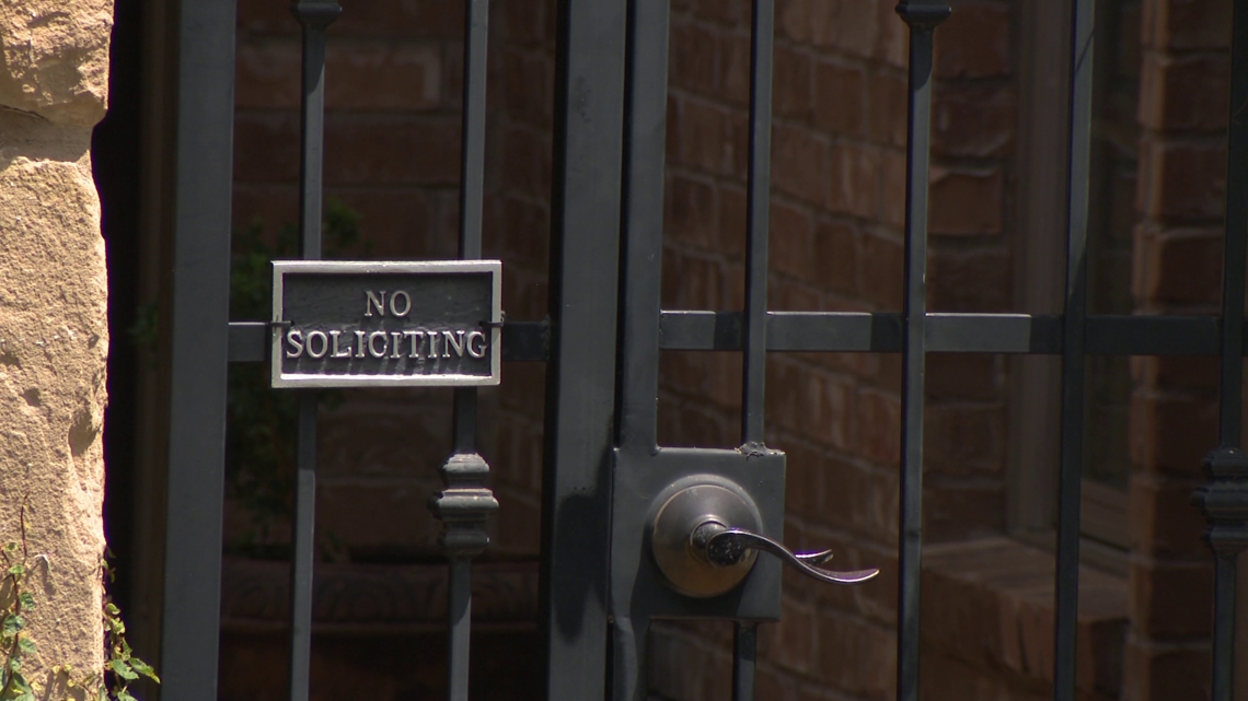 This Texas city has banned door-to-door-soliciting after dark [Video]