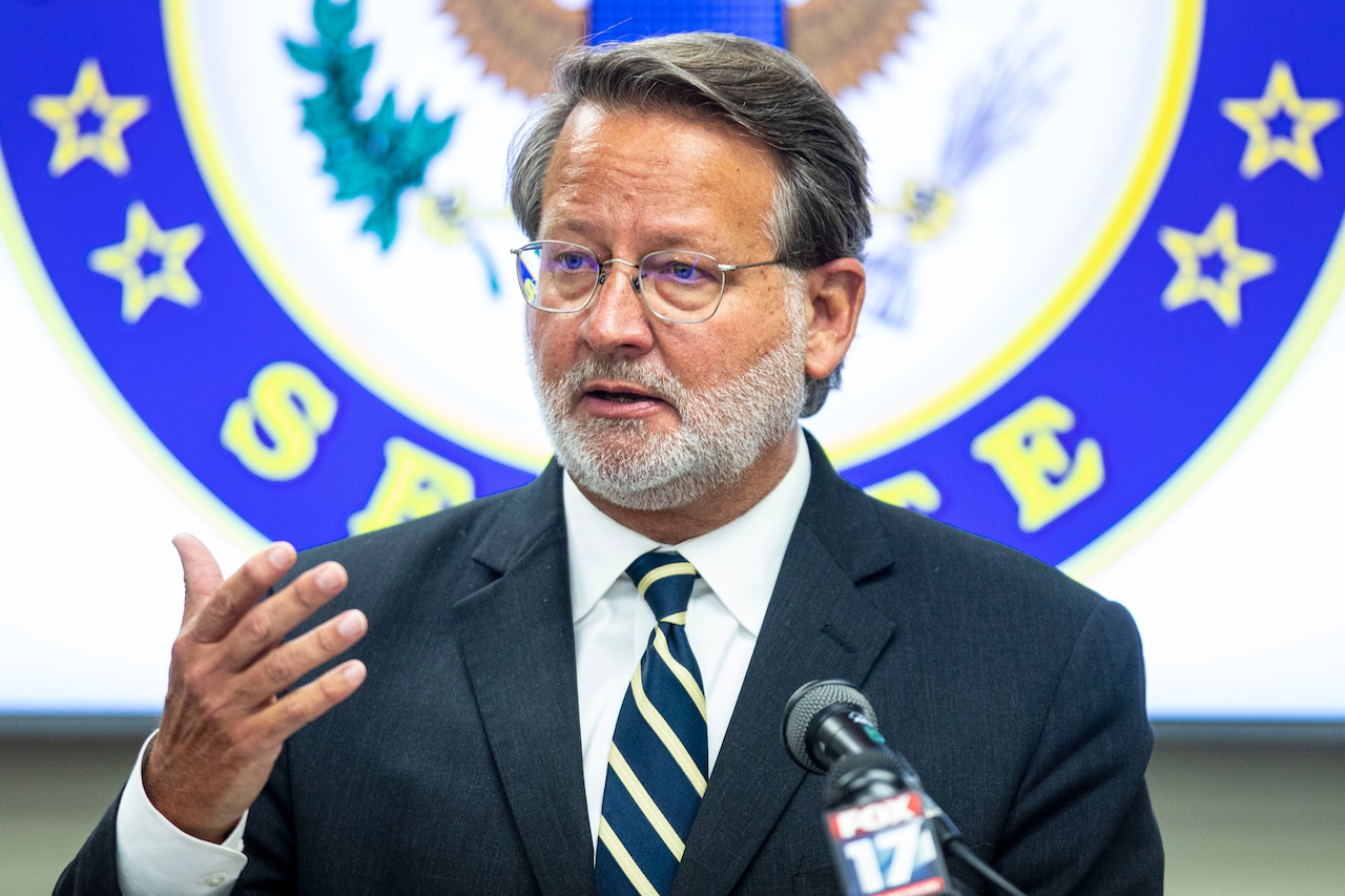 Sen. Gary Peters to address Democratic National Convention [Video]