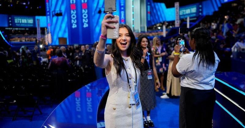 Influencers battle journalists for space and access at Democratic convention | U.S. & World [Video]