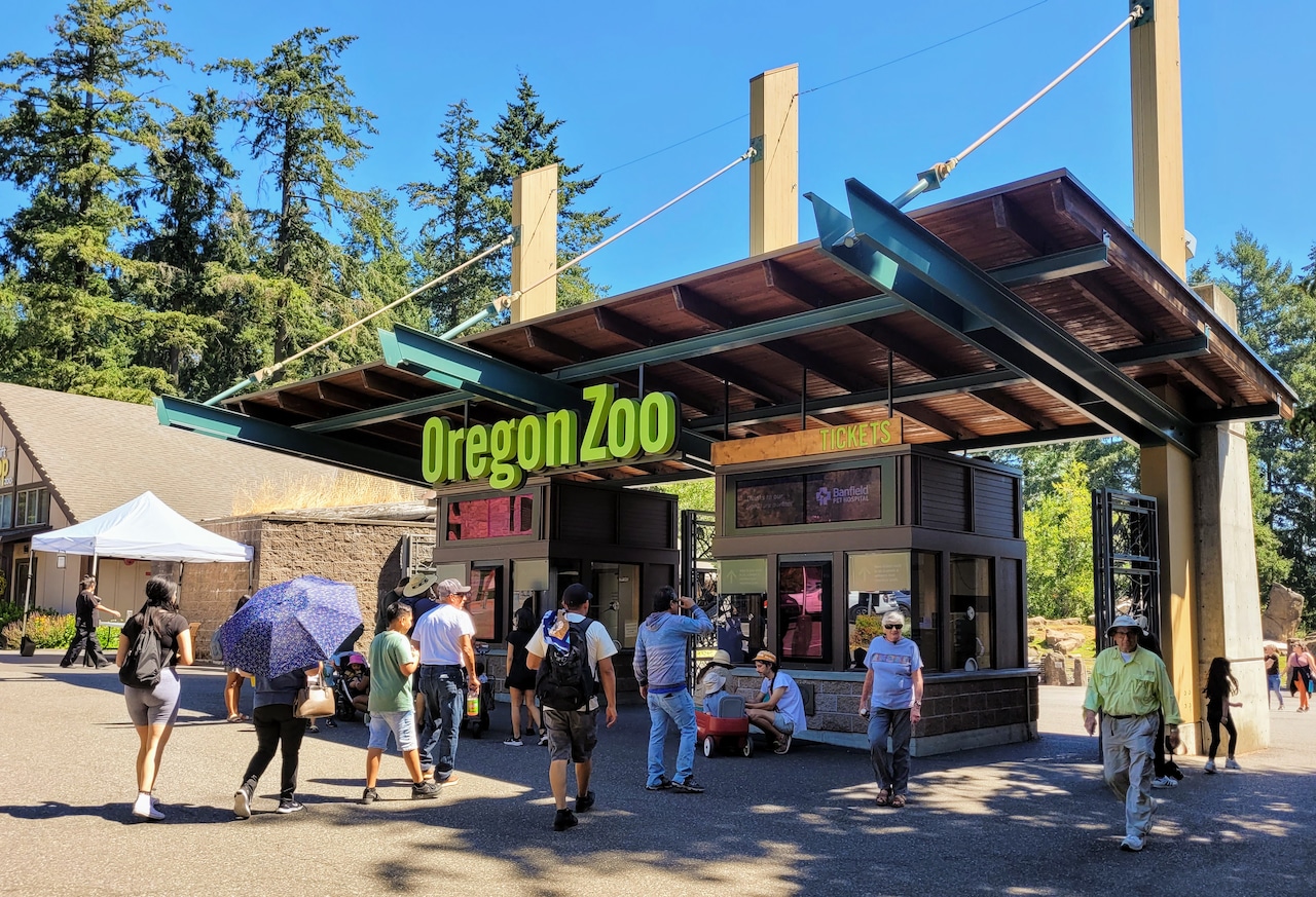 Over 100,000 Oregon Zoo visitors credit card information compromised in data breach [Video]