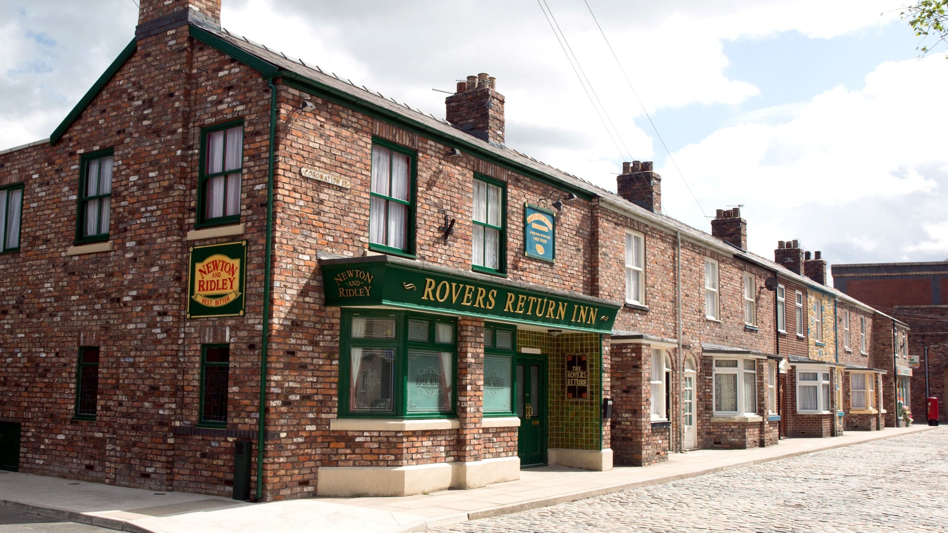 Coronation Street fans rage as wasted character announces exit as actress quits the soap [Video]