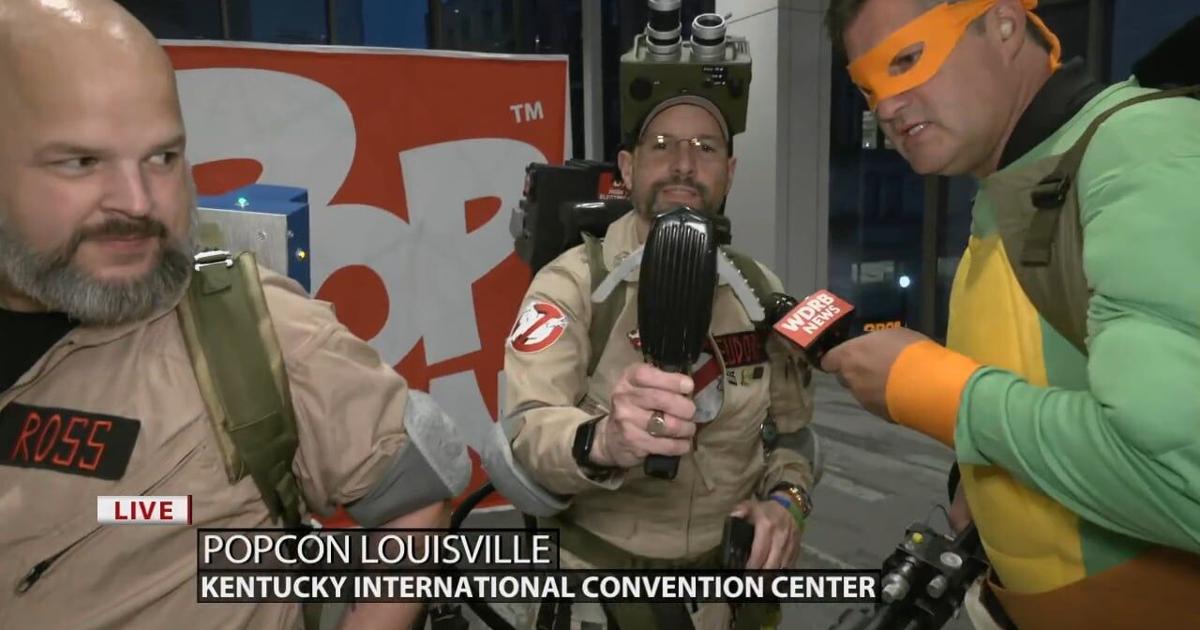 Keith Kaiser runs into the Ghostbusters at PopCon Louisville | [Video]