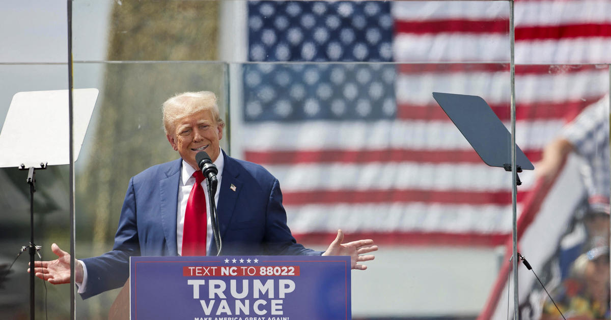 Trump returns to outdoor rallies, now surrounded by bulletproof glass [Video]