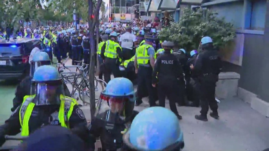 Dozens arrested after protestors clash with Chicago police near Israel Consulate [Video]