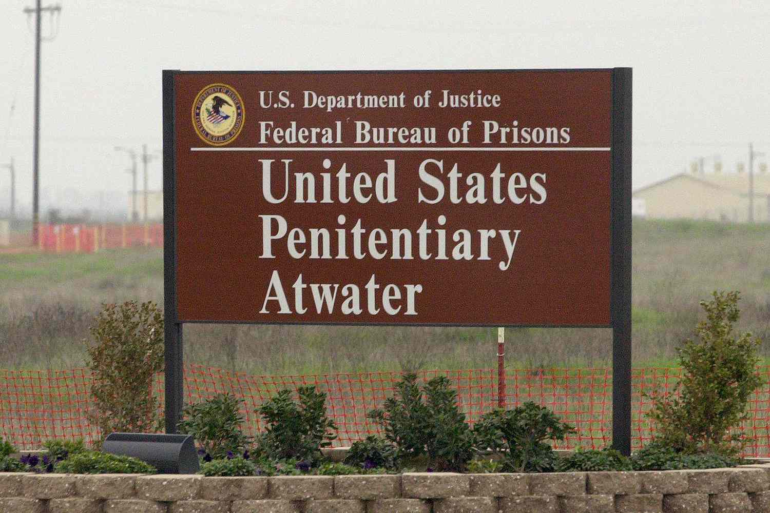 3 Charged After Death of Federal Correctional Officer Who Opened Drug-Laced Mail Sent to Inmate [Video]