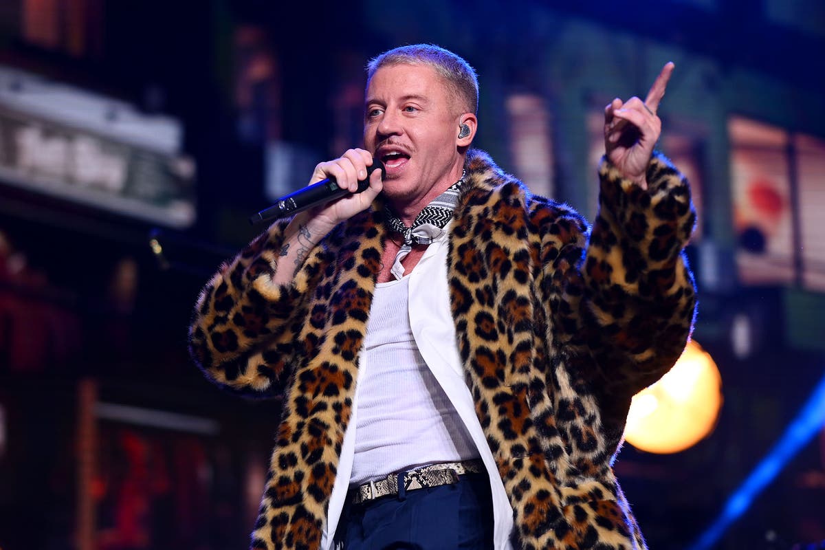 Macklemore unknowingly invites fugitive on stage for duet at Slovakia music festival [Video]