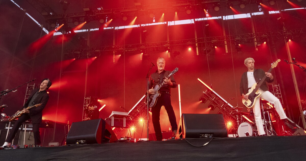 Queens of the Stone Age postpone October show at Andrew J Brady Music Center [Video]