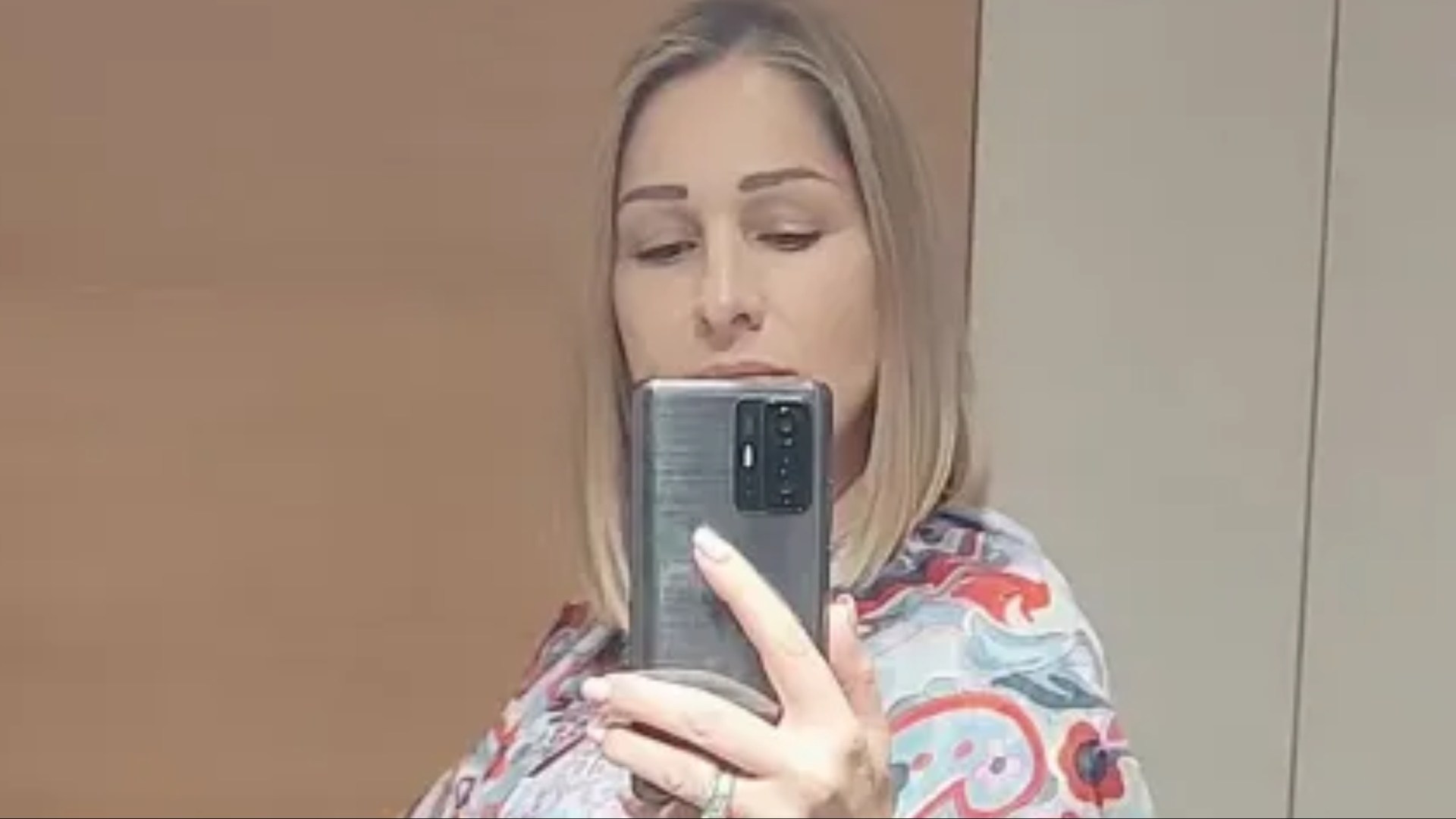 I tried new ‘day to night’ dress in ‘vivid print’ from Dunnes Stores – and it only costs 35 [Video]