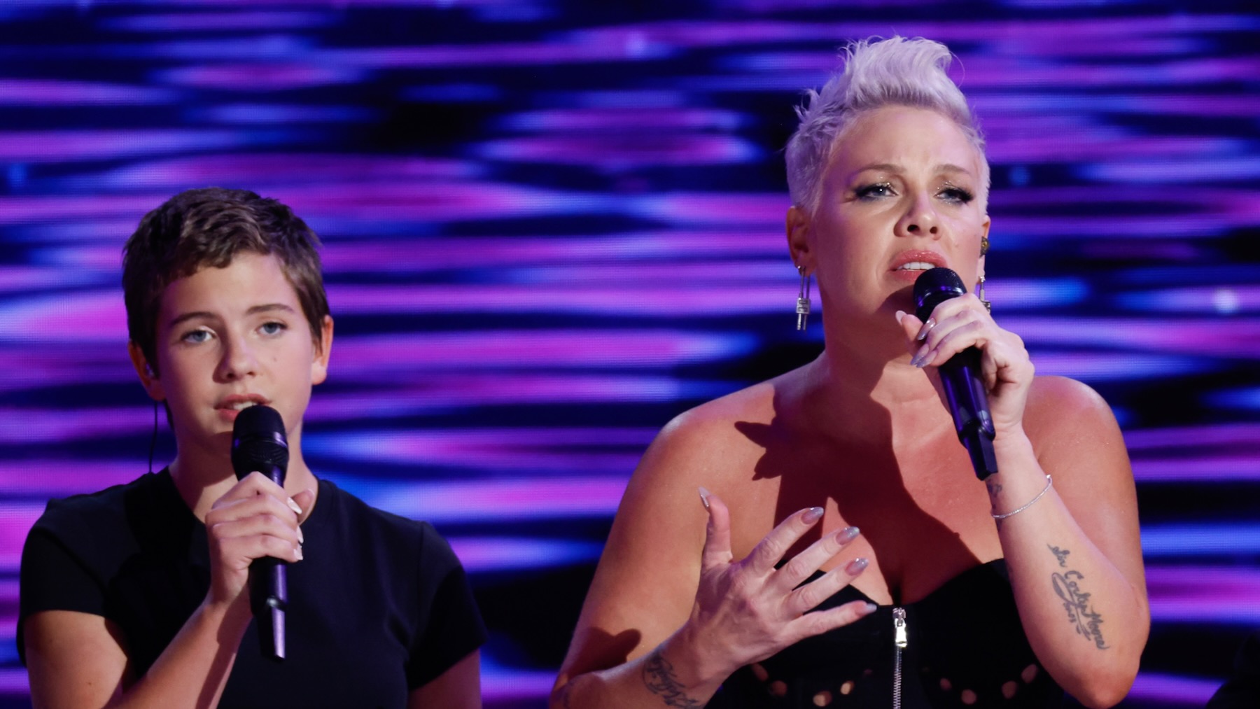 P!NK Performs “What About Us” with Daughter Willow at DNC [Video]