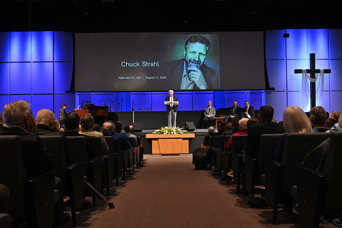 PHOTOS: Hundreds pay respect to former B.C. MP Chuck Strahl [Video]