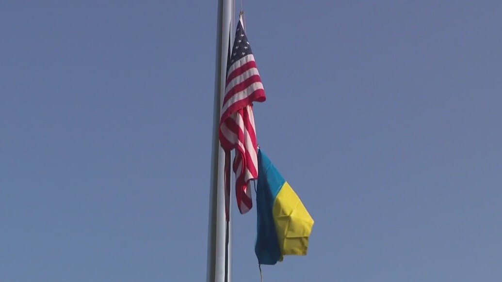 Local leaders host Ukrainian flag raising ceremony in Milwaukee [Video]