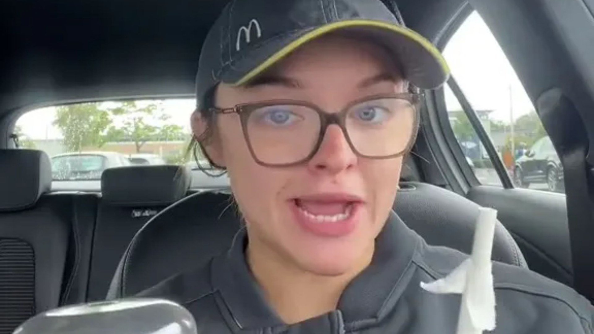 Im a Mcdonalds worker – the real reason the McFlurry machine isn’t working and why we cant serve breakfast after 11am [Video]