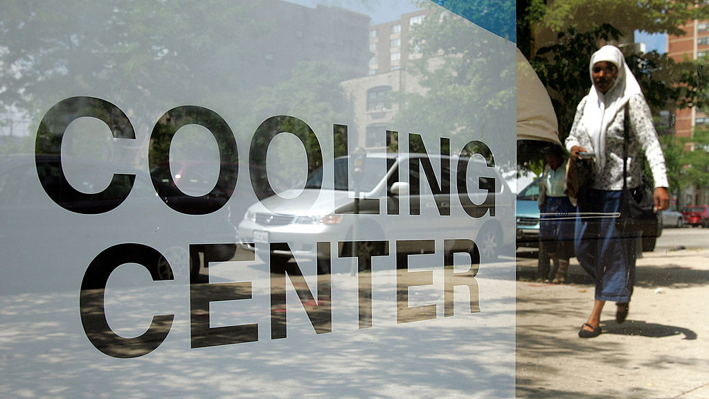 Chicago cooling centers open amid Excessive Heat Warning [Video]