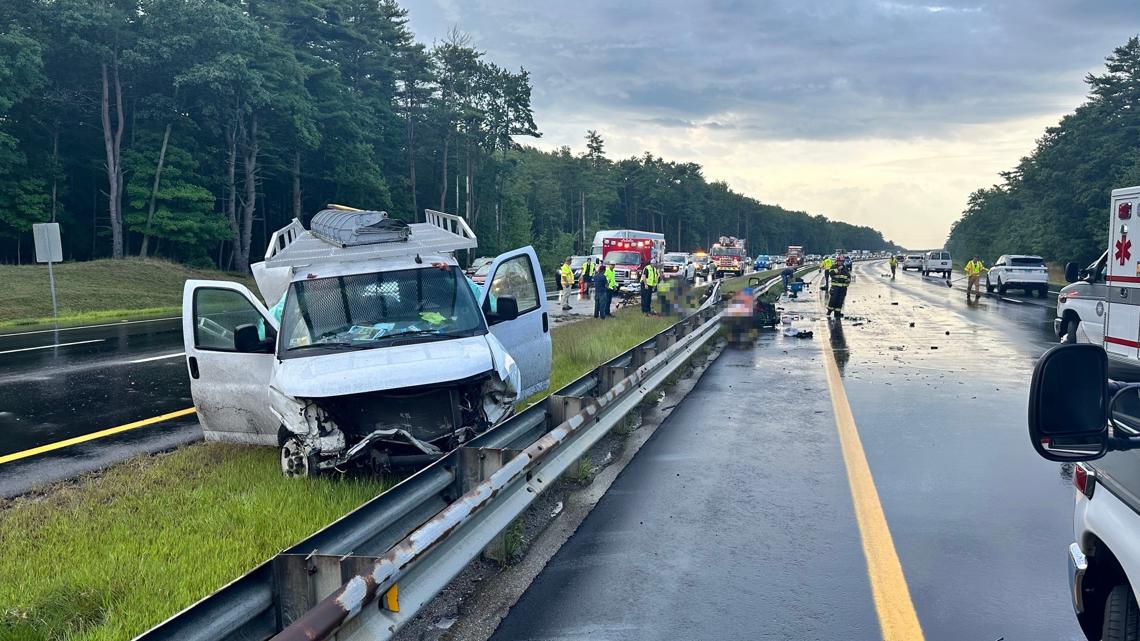 Maine Turnpike crash in Ogunquit, Maine injures 3 [Video]