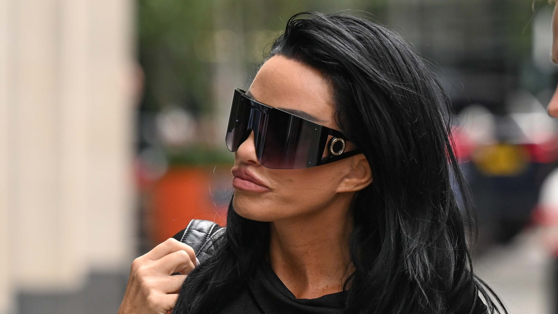 Double bankrupt Katie Price fuels engagement rumours with close up pic of MASSIVE diamond ring after day in court [Video]