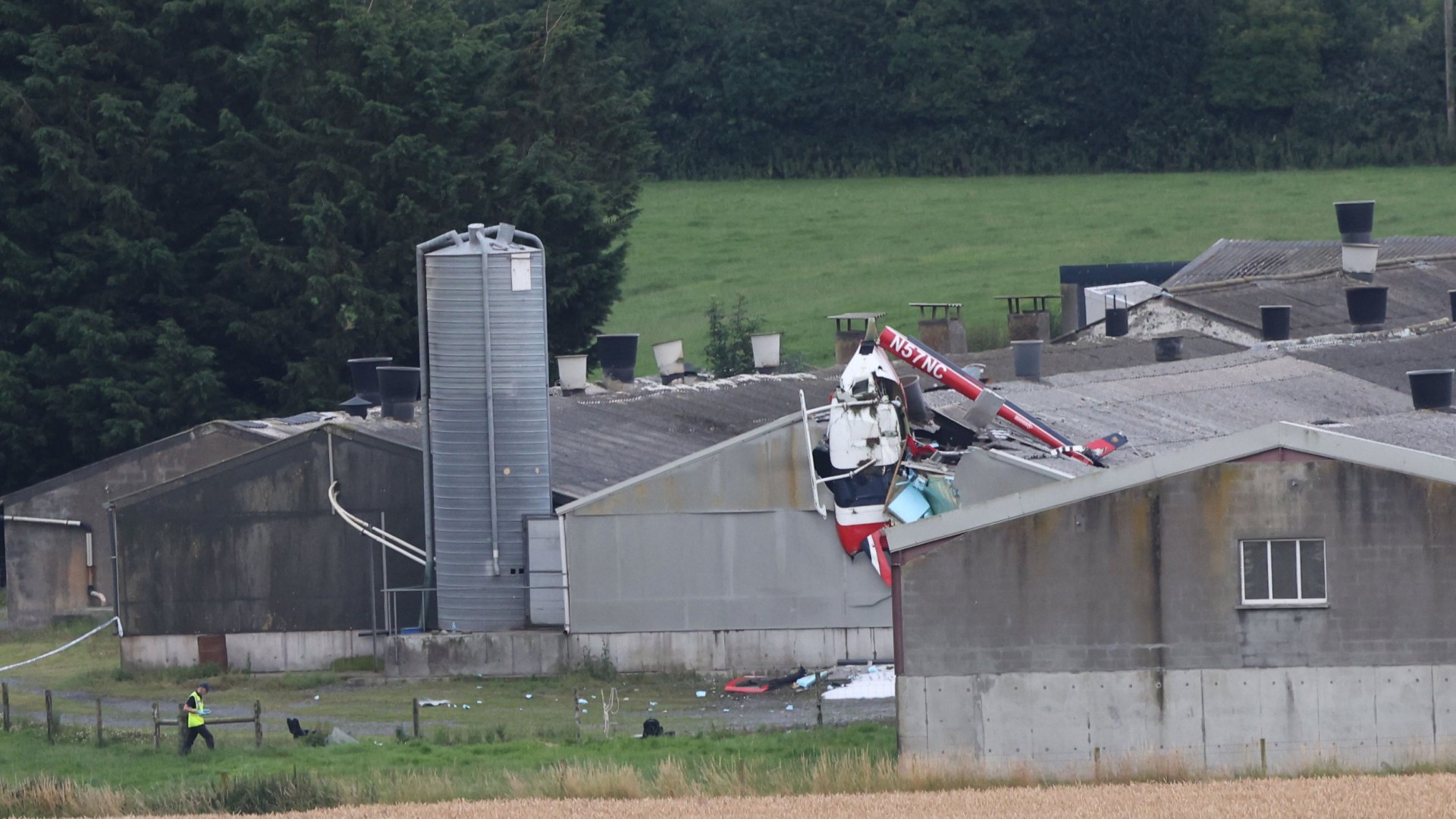 Final moments of tragic Westmeath helicopter crash that claimed two lives after smashing into piggery revealed [Video]