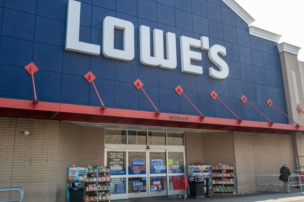 Lowes cuts back LGBTQ support due to right-wing pressure [Video]