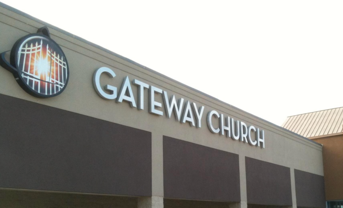 Attendance has plummeted at Texas megachurch where leaders have resigned amid sex scandal [Video]