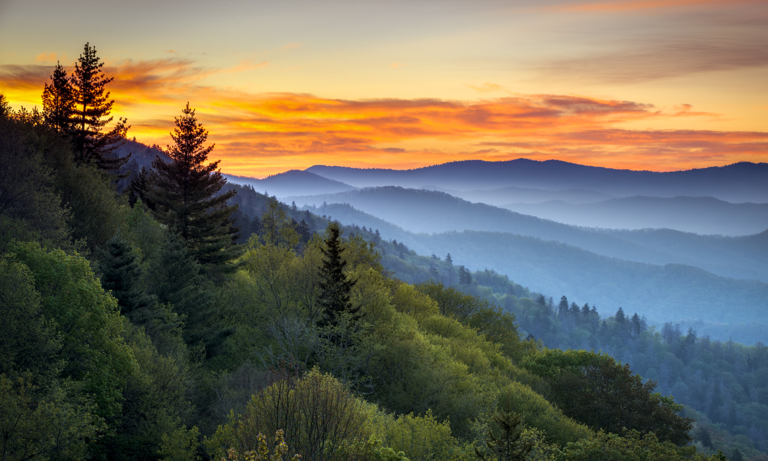 Near Record Heat Hits Tennessee as Great Smoky Mountains Wildfire Expands [Video]