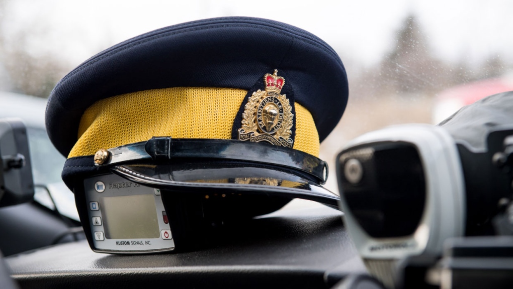 4 suspects sought in early morning assault and robbery in Golden, B.C. [Video]