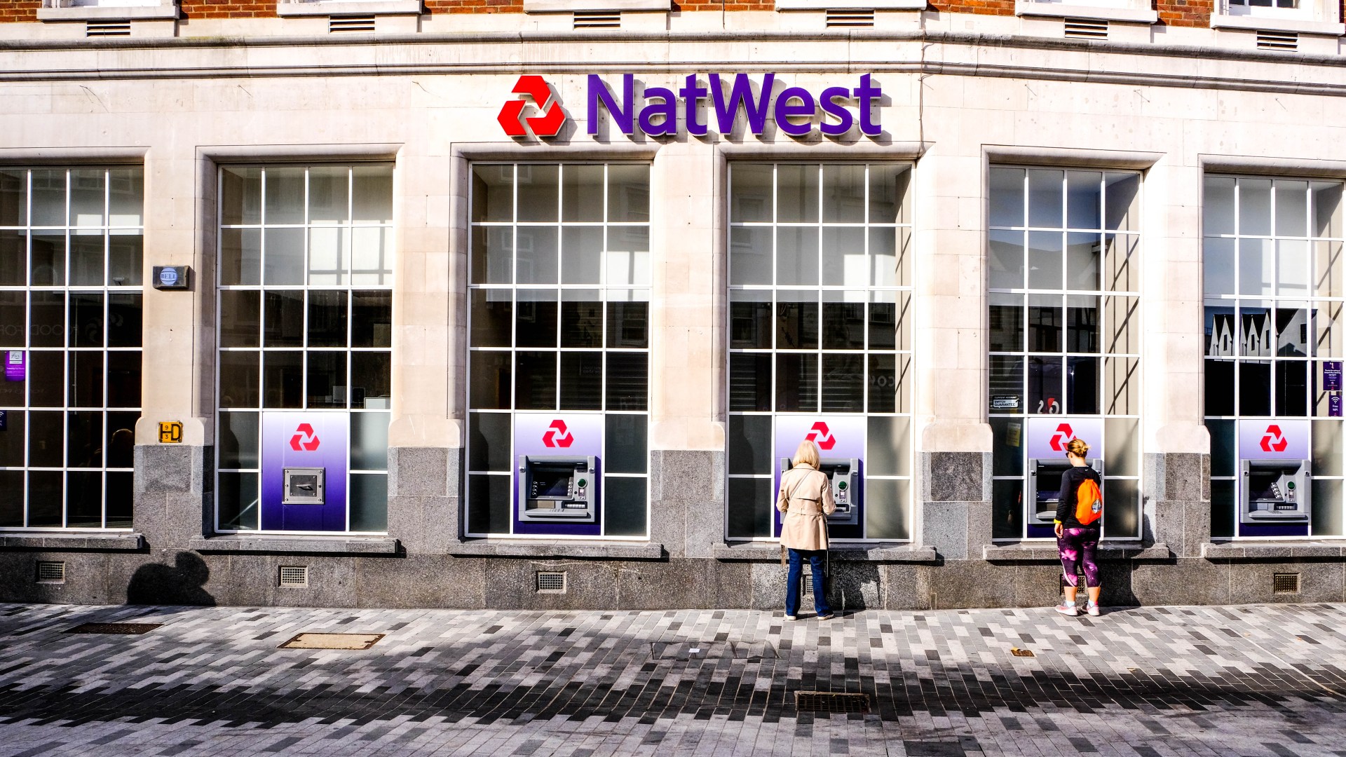 NatWest banking app went down leaving customers unable to make online transfers [Video]