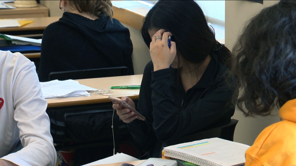 Ottawa school boards prepare for new cellphone ban in classrooms [Video]