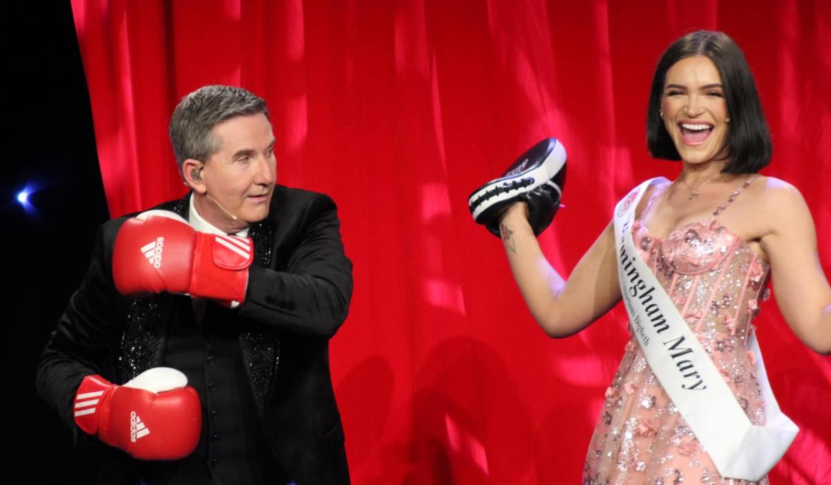 Watch: MMA black belt Birmingham Mary spars with Daniel ODonnell on stage [Video]