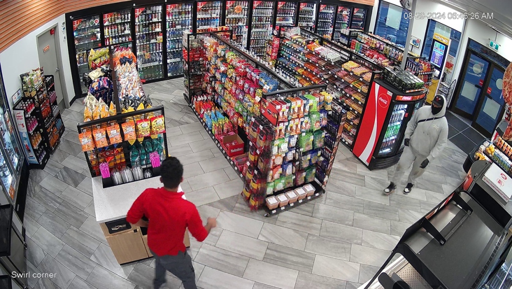 Canmore RCMP search for suspects in Circle K robbery [Video]