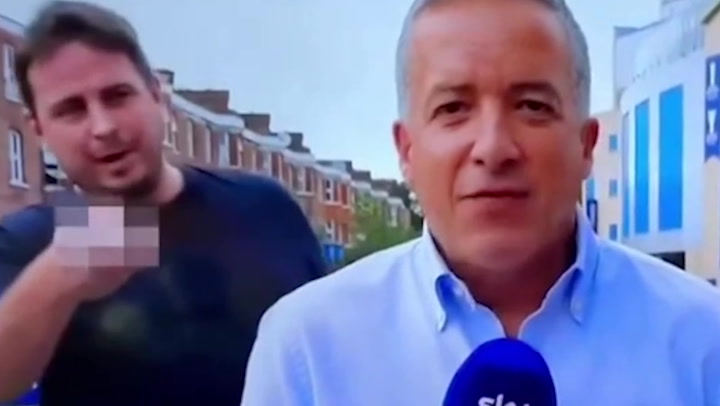 Moment prankster interrupts Skys Transfer Deadline Day live coverage | News [Video]