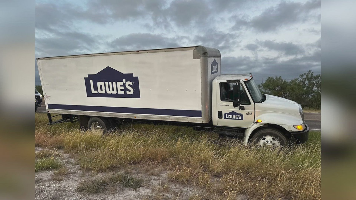 Fake Lowe’s-branded truck used to smuggle migrants, DPS says [Video]