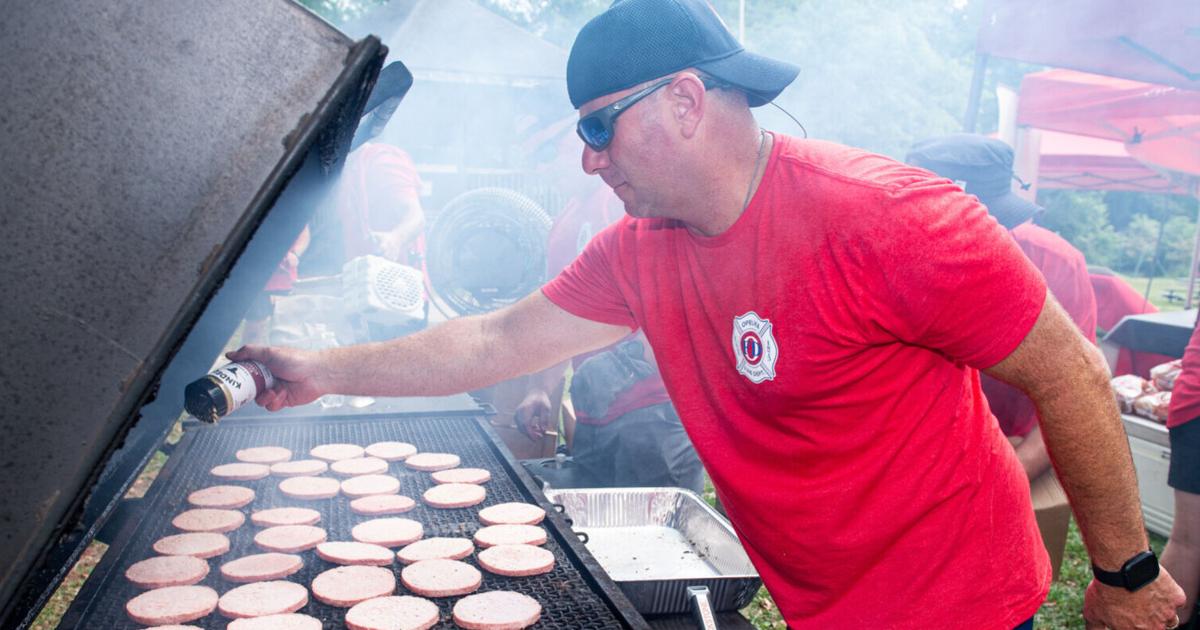 Burgers and Badges raises money for United Way of Lee County [Video]