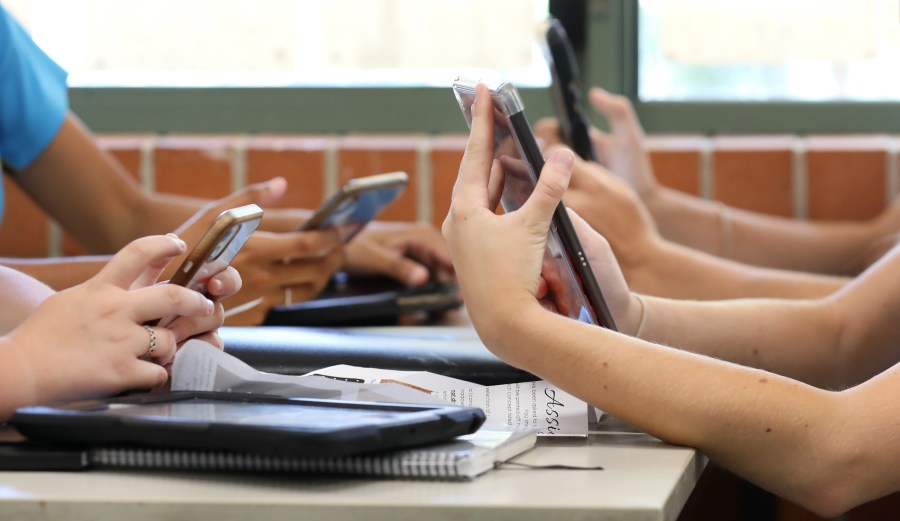 How do some New Mexico schools handle cell phones in the classroom? [Video]