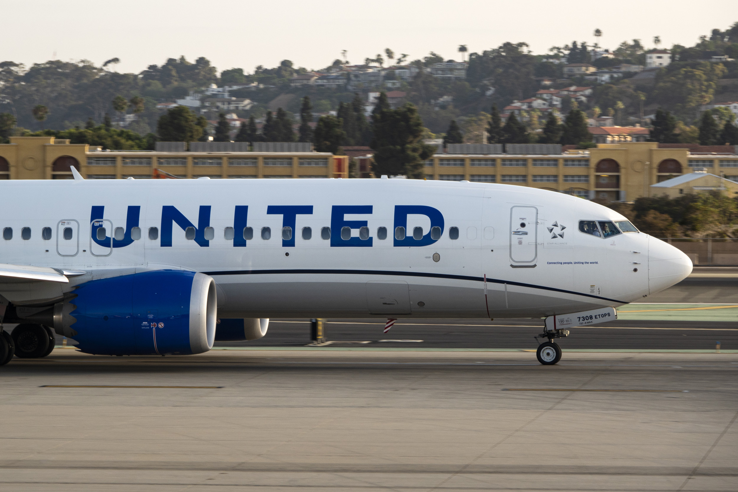 Will United Airlines Strike Vote Affect Labor Day Travel? What to Know [Video]