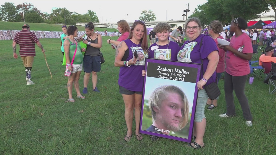 Grieving Arkansas families come together for overdose awareness [Video]