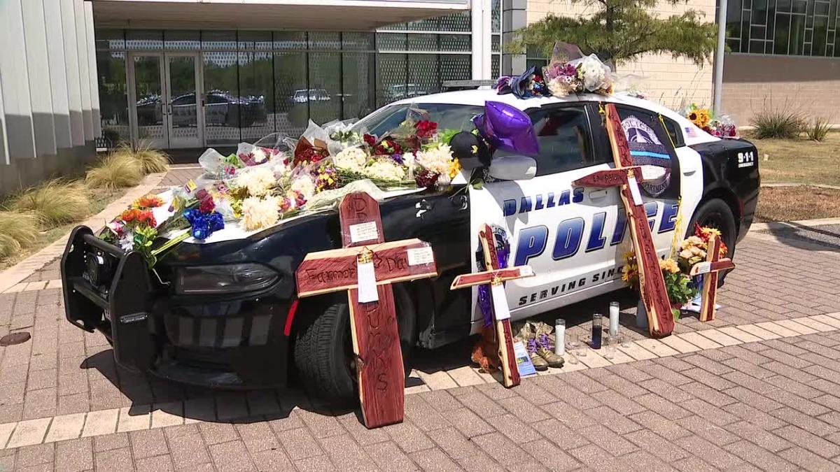 Memorial grows for officer killed in the line of duty [Video]