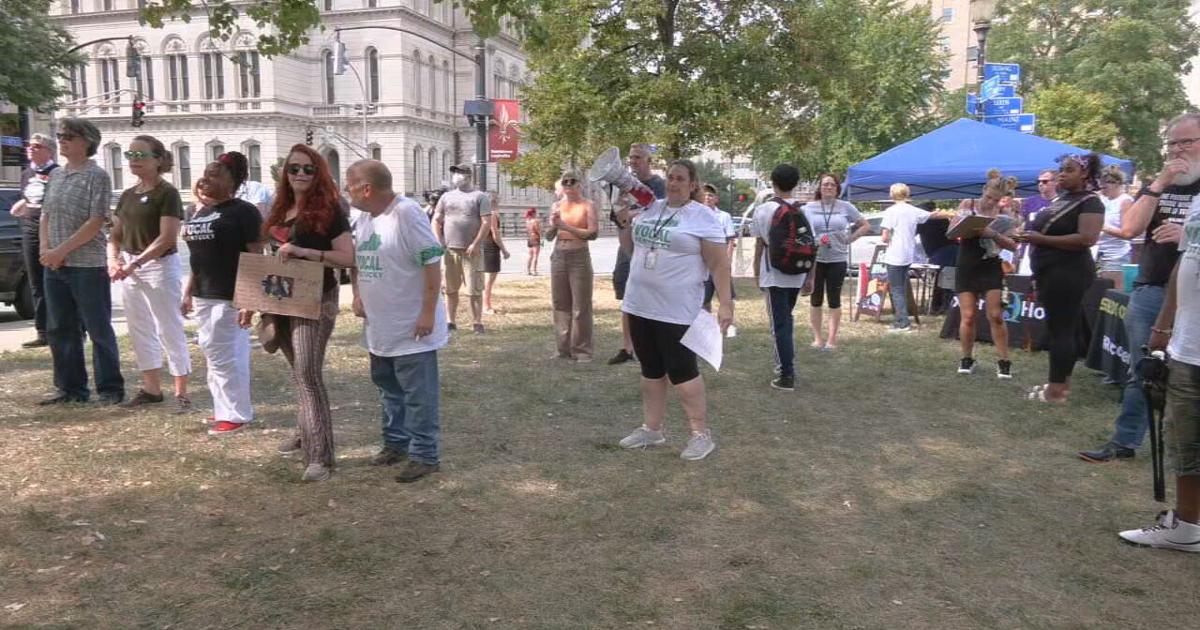 People lost to overdoses remembered in Louisville, march held for drug awareness | News from WDRB [Video]