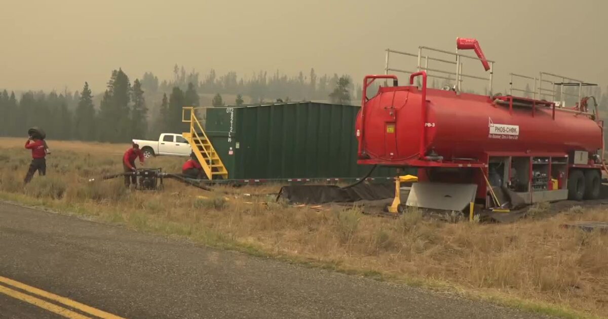 Crews set up a mobile retardant base to support efforts on the Wapiti Fire [Video]