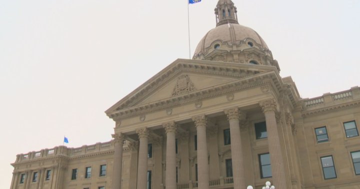 Hundreds flock to Alberta legislature grounds to celebrate Alberta Day [Video]