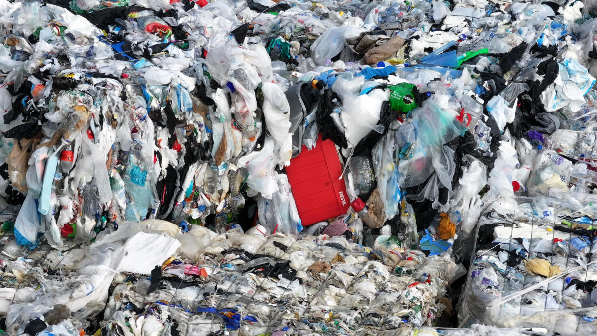 Houston’s plastic waste piles up, waiting on “advanced recycling” [Video]