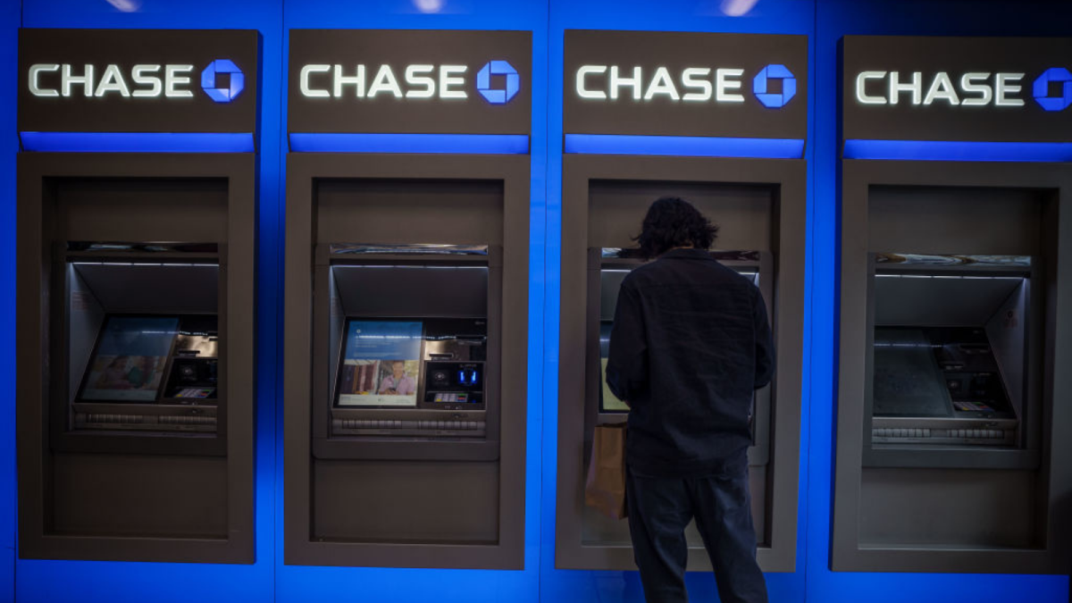 TikTok viral Chase Bank money glitch is just bank fraud. Don’t do it. [Video]