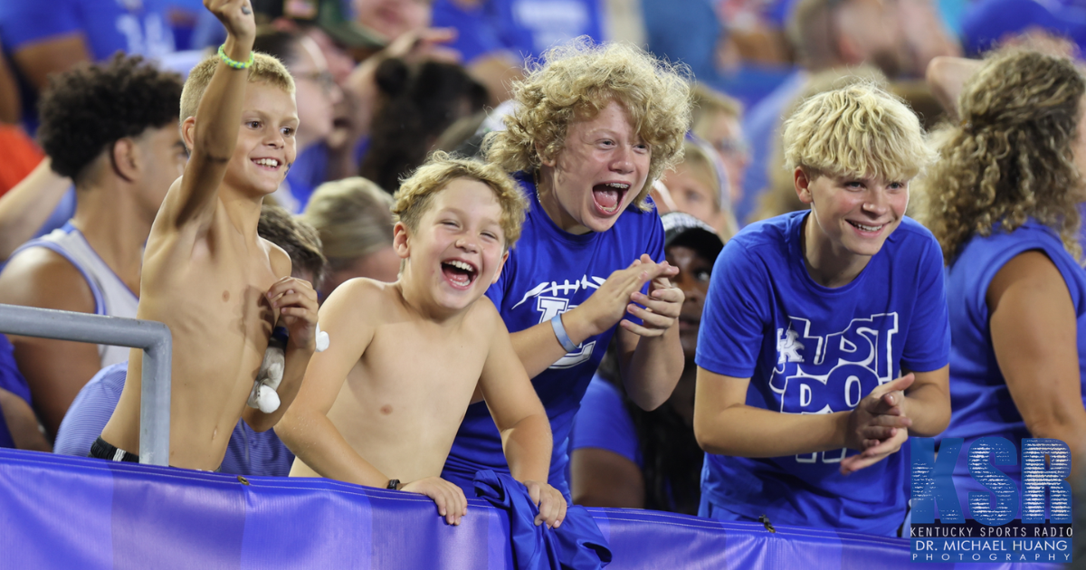 Stoops thanks fans again, calls on them to bring it vs. South Carolina: “We need this place electric” [Video]