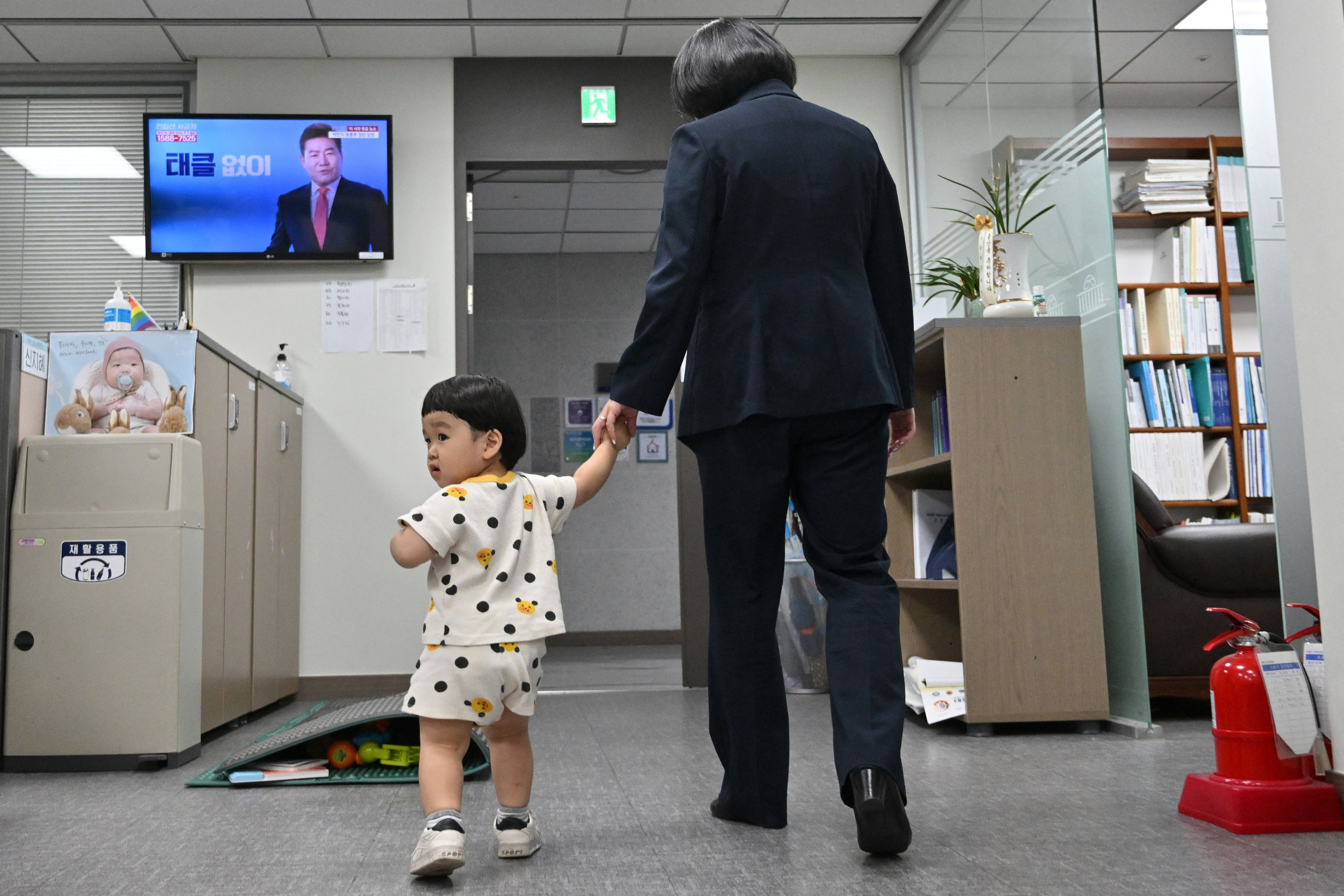 Young South Koreans Offered Hundreds of Dollars To Start Dating [Video]