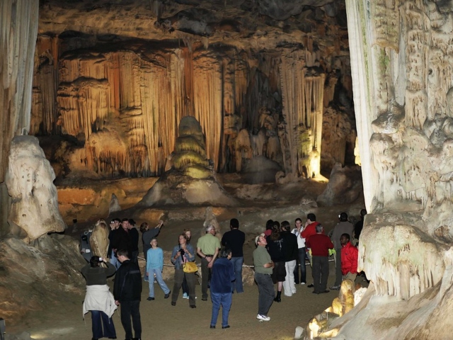 A Cango Caves Tour Guide Wows Visitors With Breathtaking Opera Performance [Video] | 2oceansvibe News