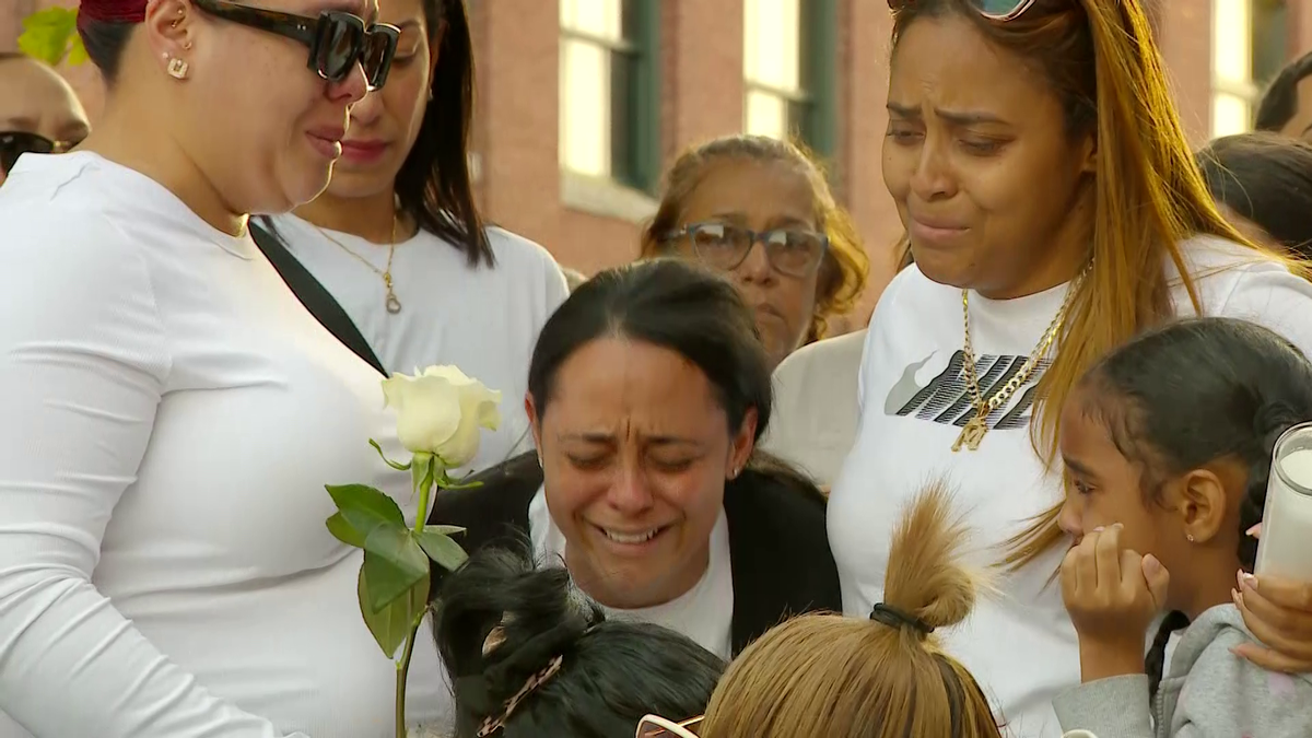 Family, community gathers to mourn murdered Lawrence mother [Video]