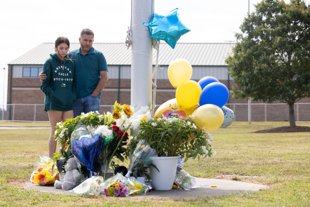 Apalachee High School flagpole becomes memorial after deadly shooting [Video]